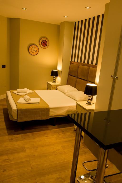 Ab Apartamentos Museum Малага Номер фото