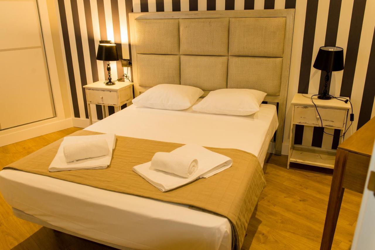 Ab Apartamentos Museum Малага Номер фото