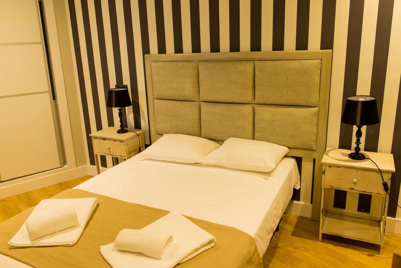 Ab Apartamentos Museum Малага Экстерьер фото