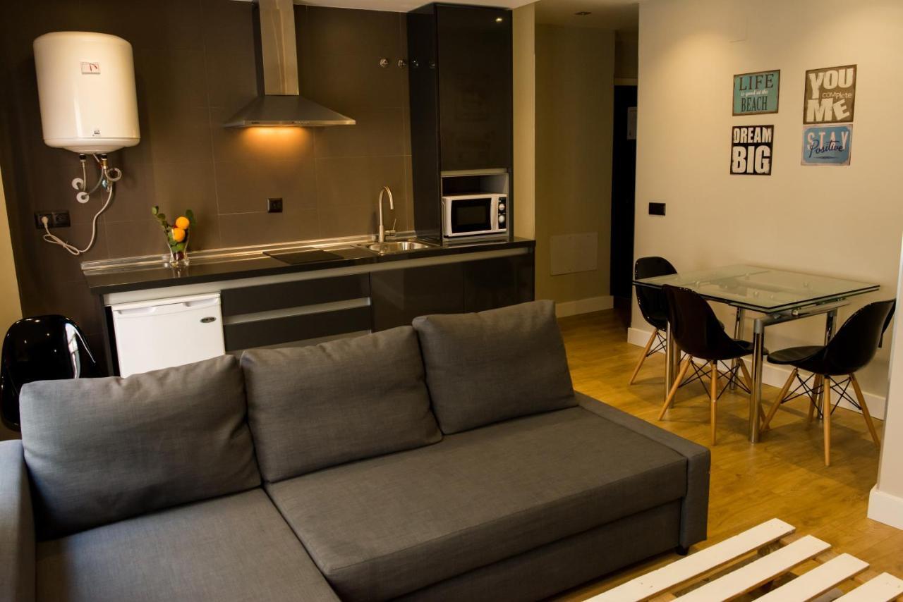 Ab Apartamentos Museum Малага Экстерьер фото